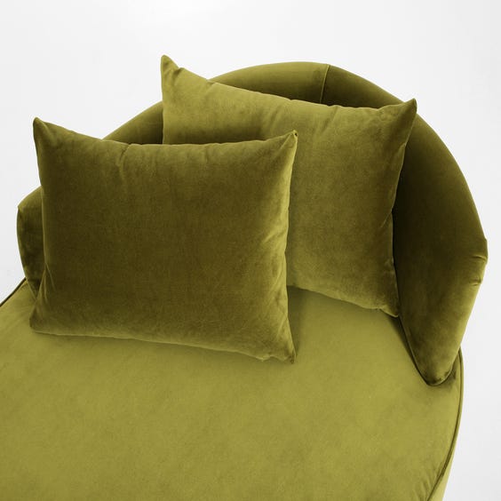 image of Green velvet chaise longue