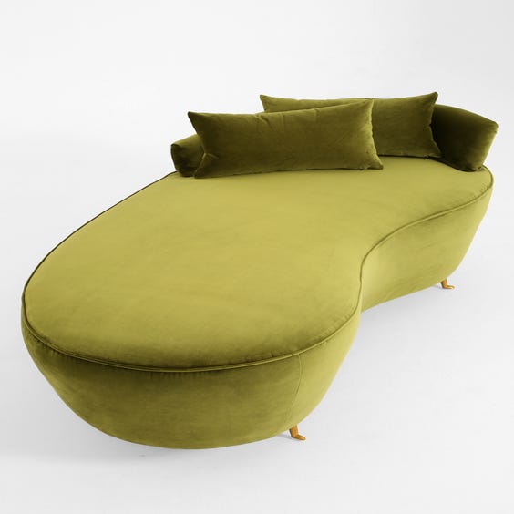 image of Green velvet chaise longue