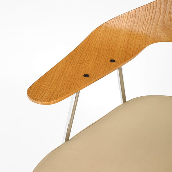 image of Robin Day cream leather chair