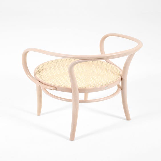 image of Nude 209 Thonet bentwood carver