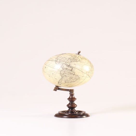 image of Traditional French cream Trianon globe