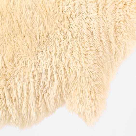 image of Cream sheepskin rug