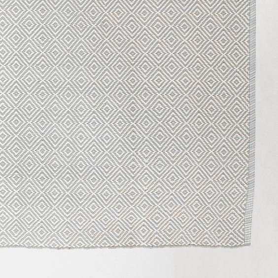 image of Pale diamond pattern woven rug