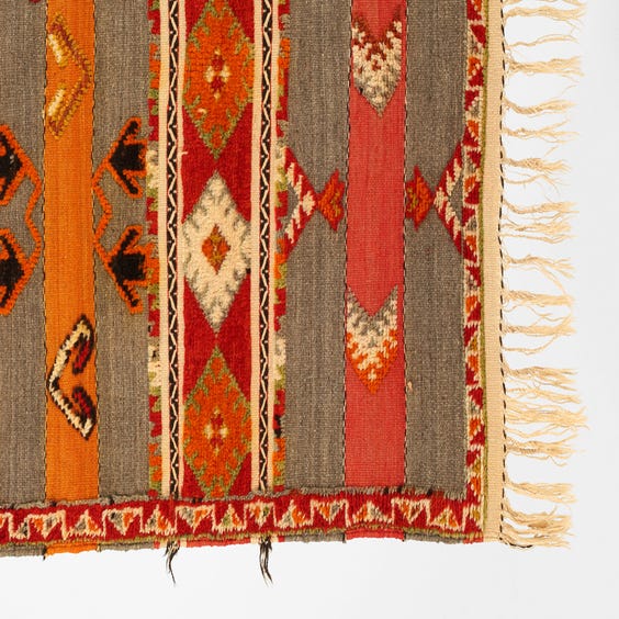 image of Arrow pattern kelim rug