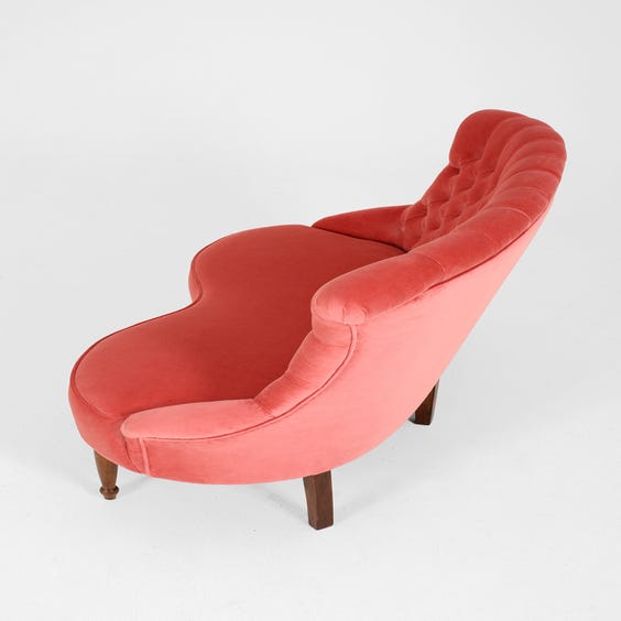image of Small pink buttoned sofa
