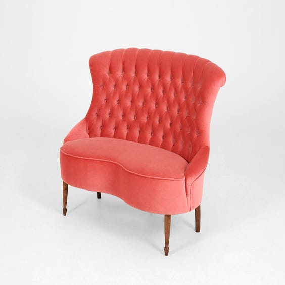 image of Small pink buttoned sofa