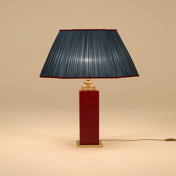 image of Red lacquered column lamp